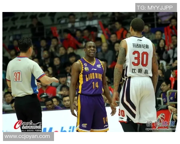 2014年CBA季后赛辽宁队与山西队激战回顾与精彩瞬间分析